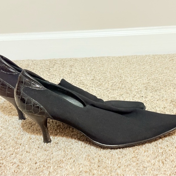 Black Heels with Pointed Toe and High Vamp - Picture 5 of 8